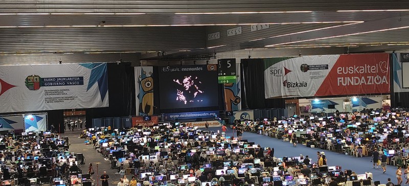 Proyección de demos «La hora de los 8, 16 y 32 bits»